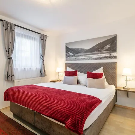 Rosalie-lorena Шале *