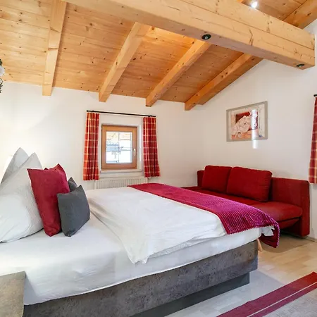 Rosalie-lorena Шале *