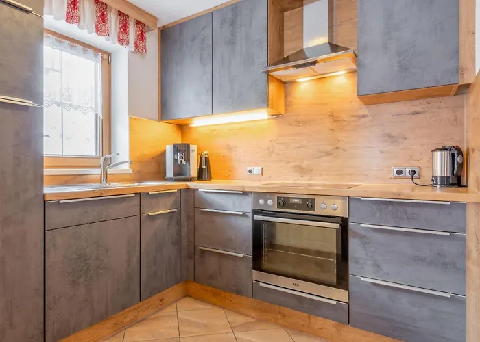 Rosalie-lorena Chalé